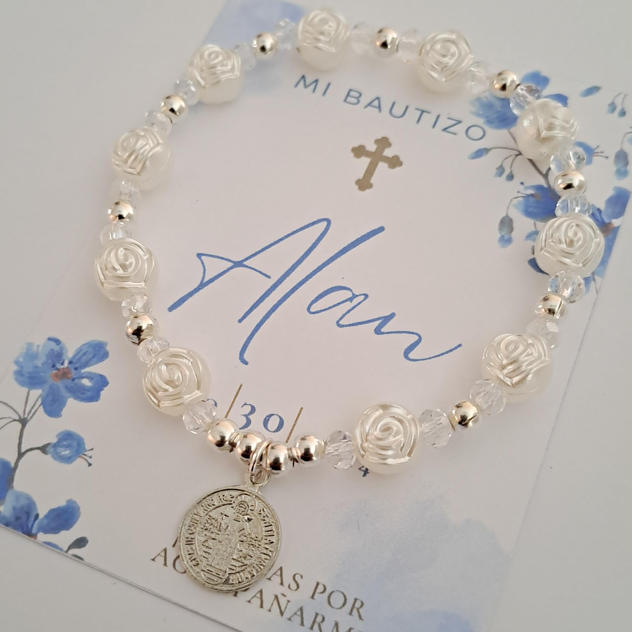 Pulserita cristal y rosa blanca con San Benito