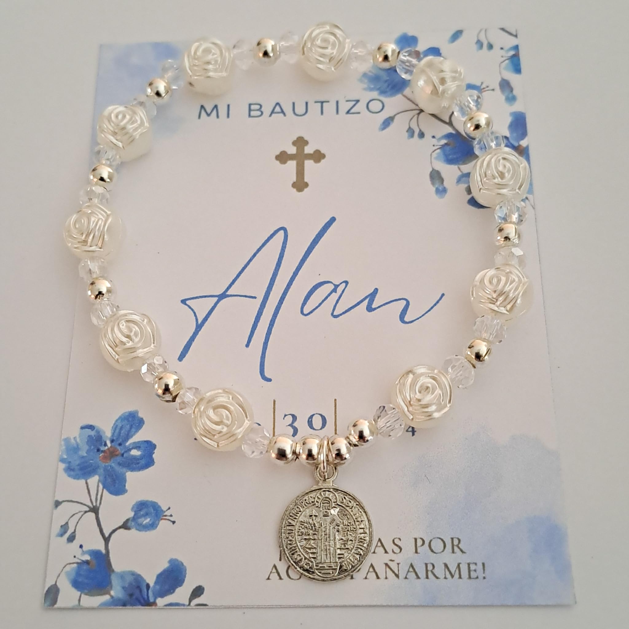 Pulserita cristal y rosa blanca con San Benito