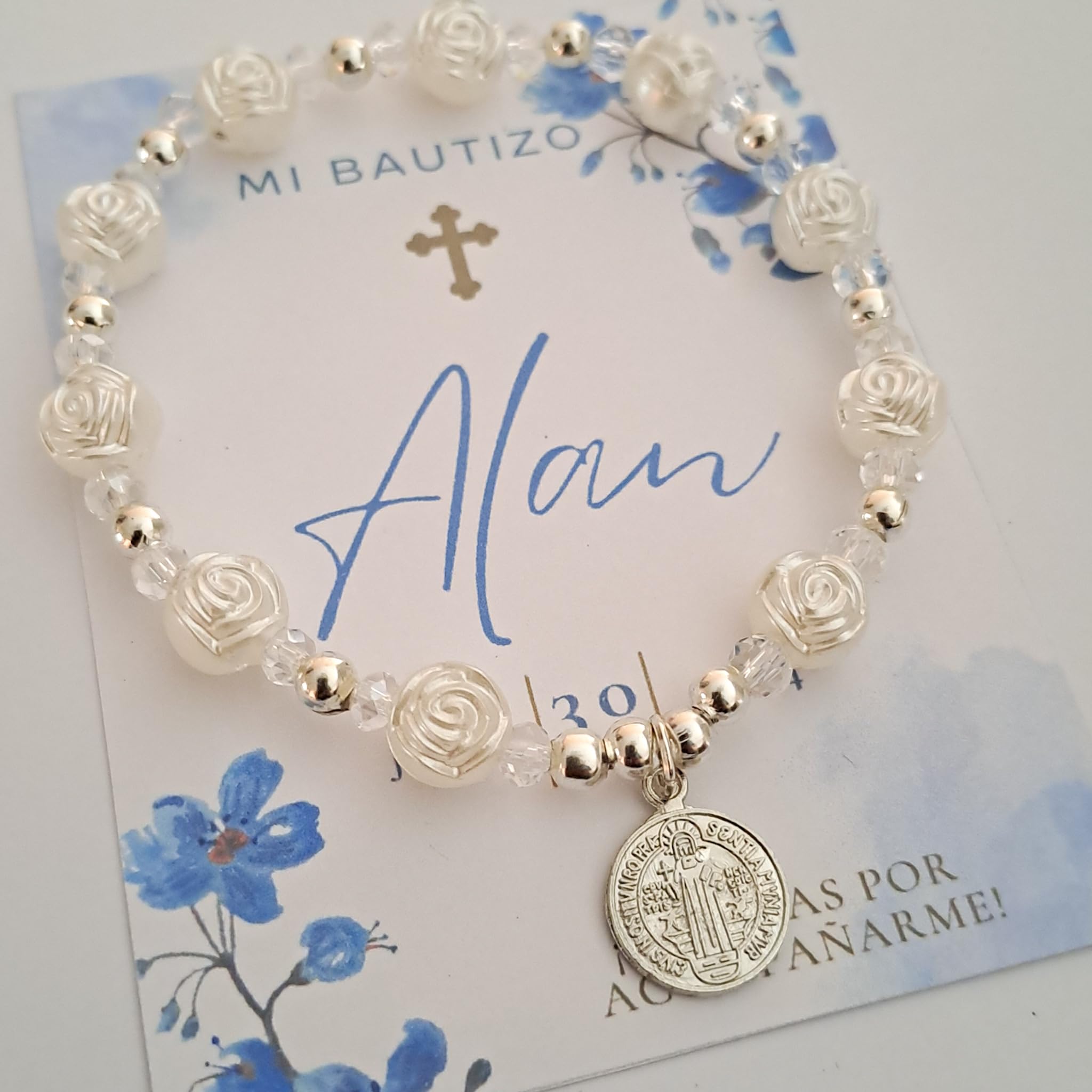 Pulserita cristal y rosa blanca con San Benito
