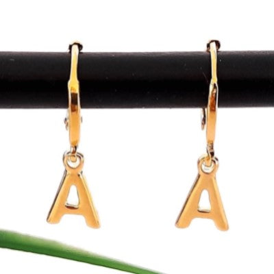 Aretes Huggies Con Inicial Chapa De Oro 22 Kilates